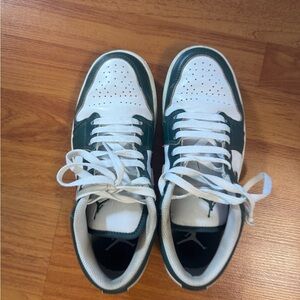 Nike White and Green Retro Sneakers